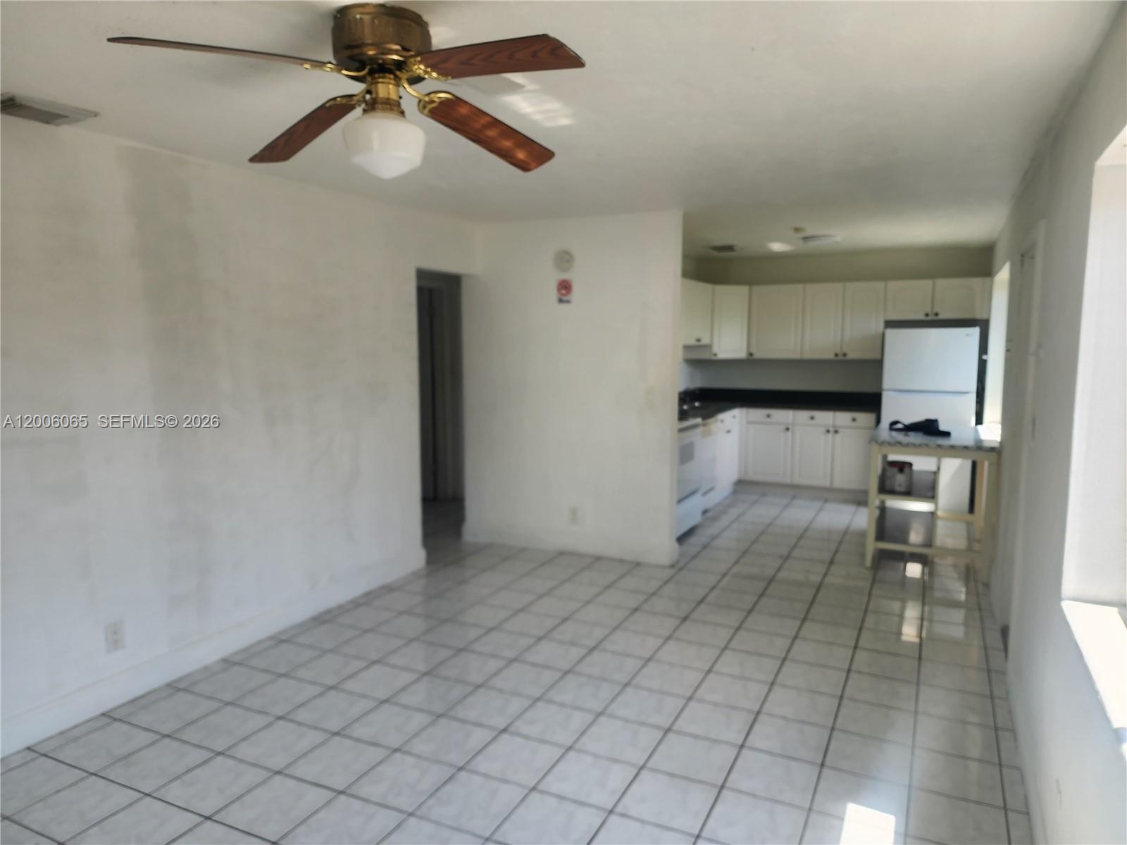 HOLLYWOOD LITTLE RANCHES - Residential