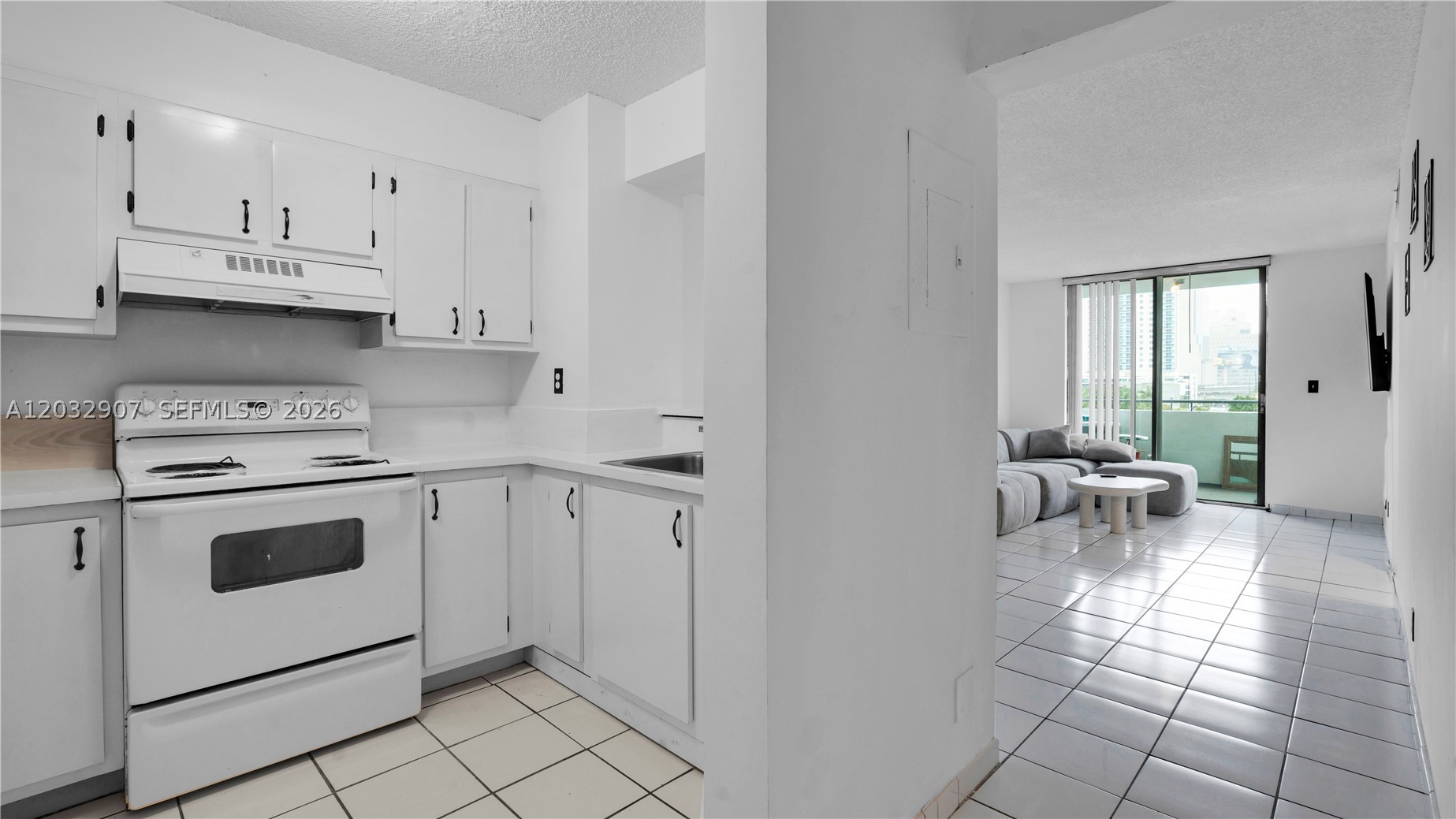 RIOPLAZA CONDOMINIUM - Residential