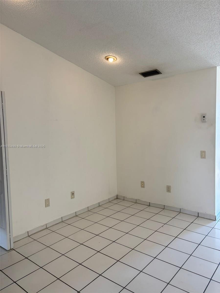 LAKES MEADOW VILG HOMES C - Residential Lease