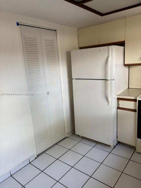 LAKES MEADOW VILG HOMES C - Residential Lease