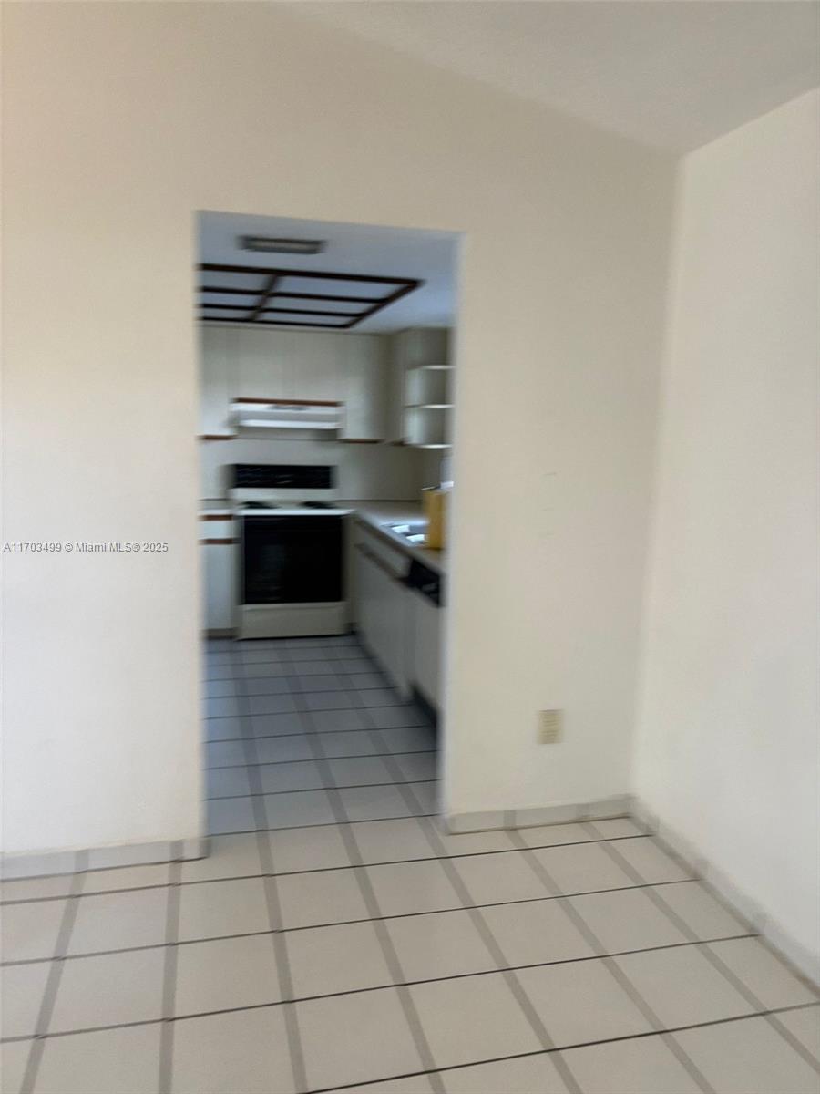 LAKES MEADOW VILG HOMES C - Residential Lease
