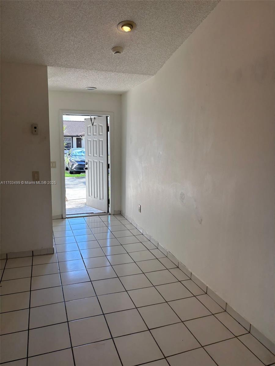 LAKES MEADOW VILG HOMES C - Residential Lease