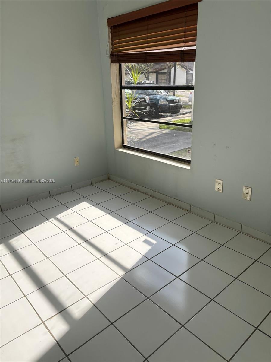 LAKES MEADOW VILG HOMES C - Residential Lease