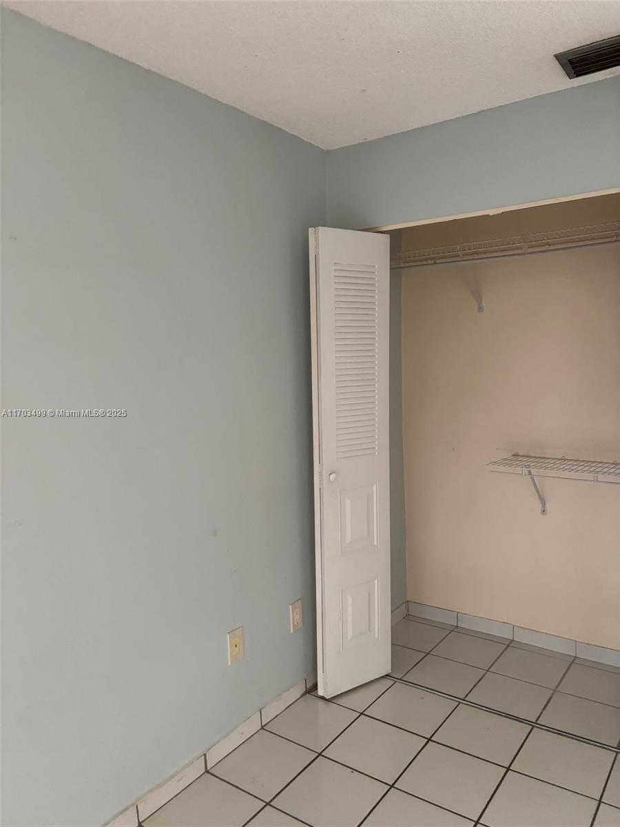 LAKES MEADOW VILG HOMES C - Residential Lease