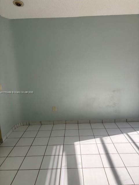 LAKES MEADOW VILG HOMES C - Residential Lease