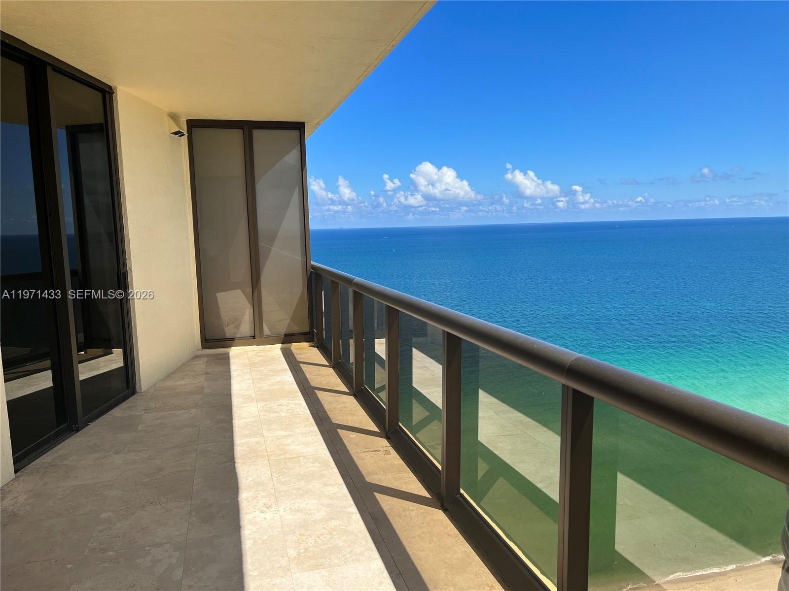SAYAN CONDO - Residential
