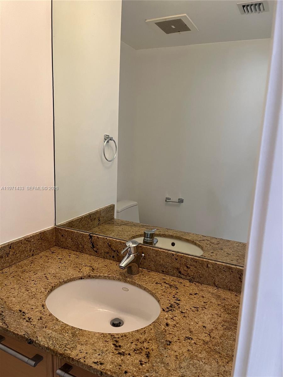 SAYAN CONDO - Residential