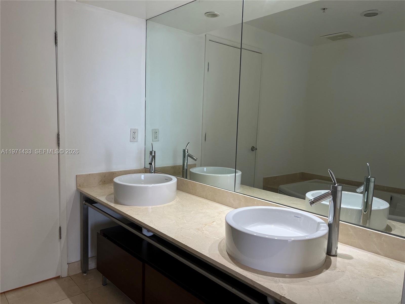 SAYAN CONDO - Residential