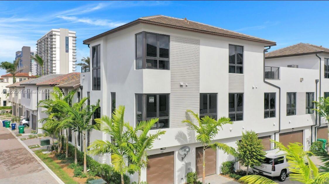 DOWNTOWN DORAL SOUTH PHAS - Residential