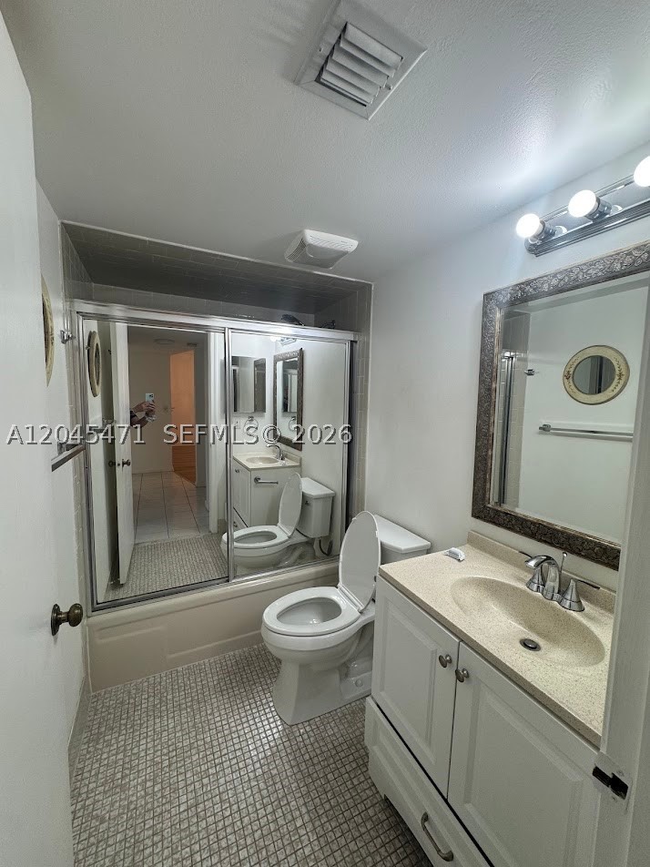 PALM LAKES CONDO - Residential Lease