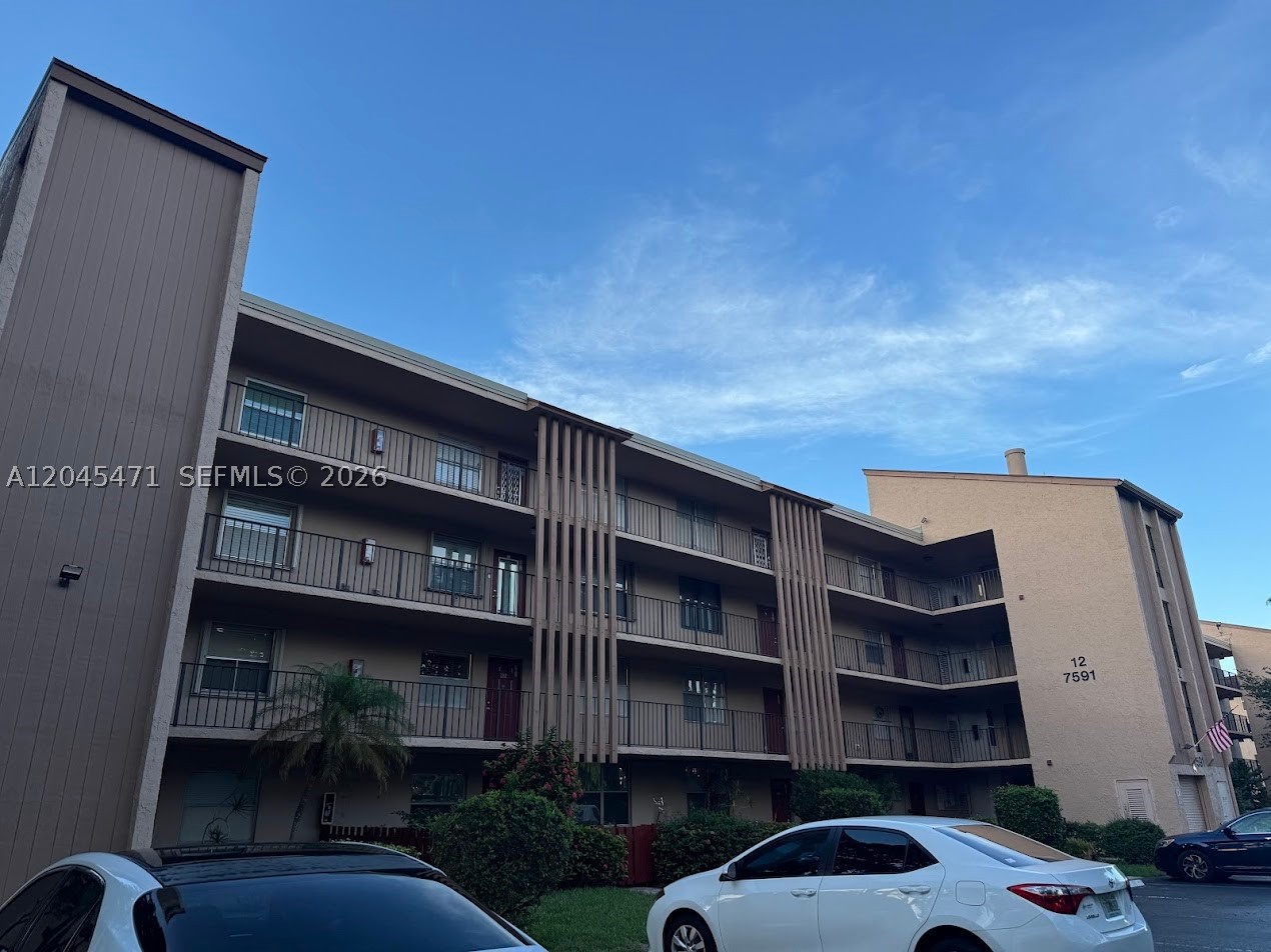 PALM LAKES CONDO - Residential Lease