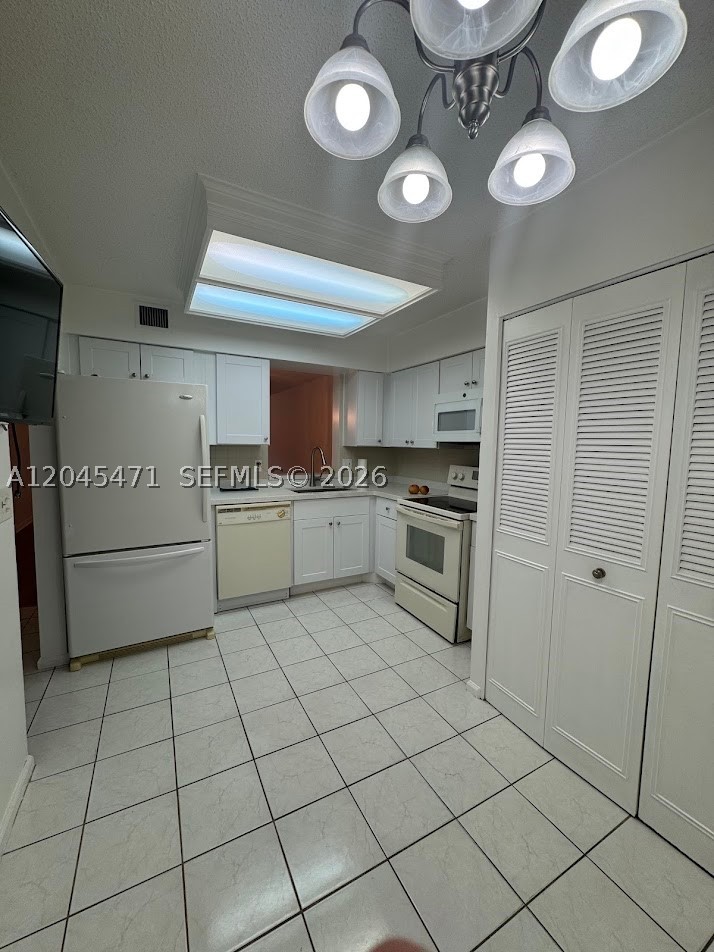 PALM LAKES CONDO - Residential Lease