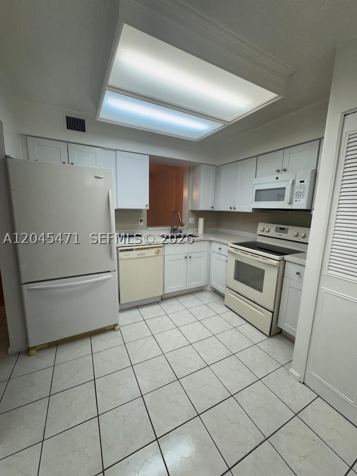 PALM LAKES CONDO - Residential Lease