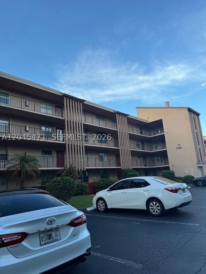PALM LAKES CONDO - Residential Lease