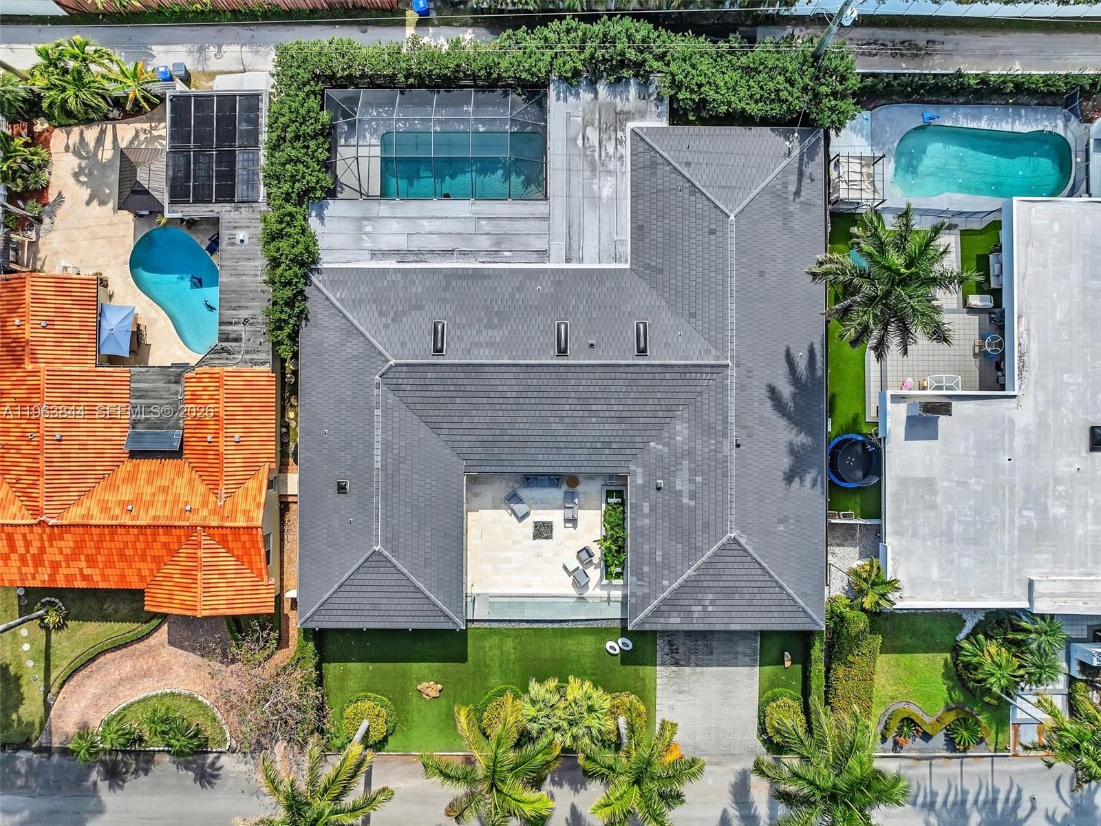 HOLLYWOOD LAKES SECTION - Residential