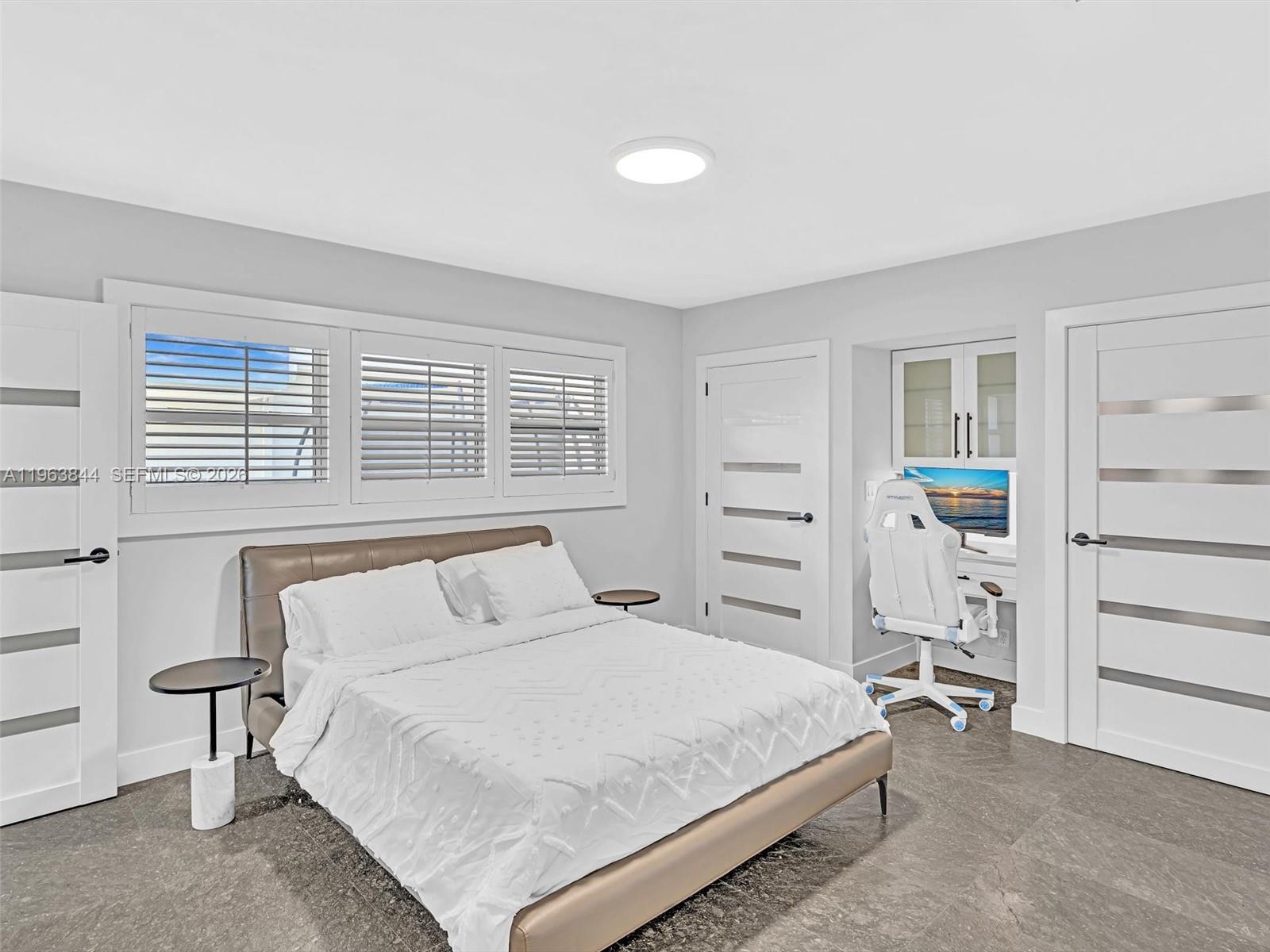 HOLLYWOOD LAKES SECTION - Residential