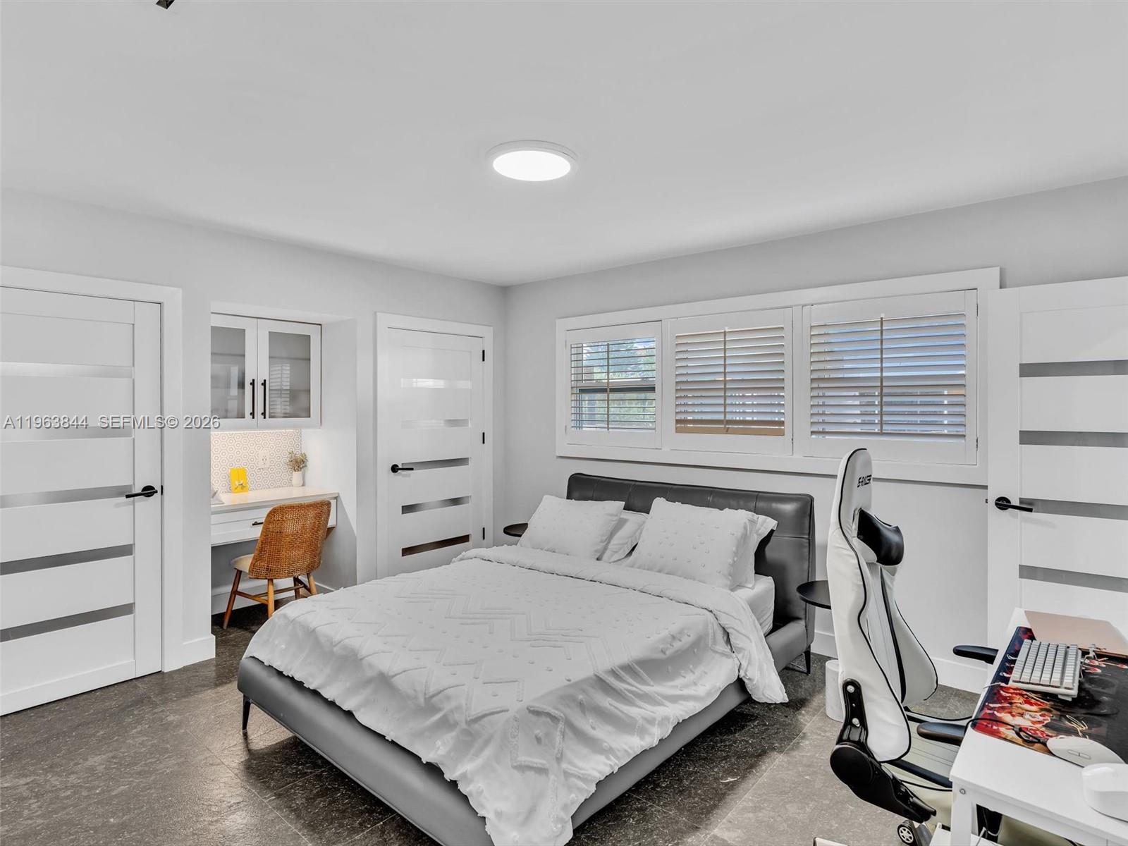 HOLLYWOOD LAKES SECTION - Residential