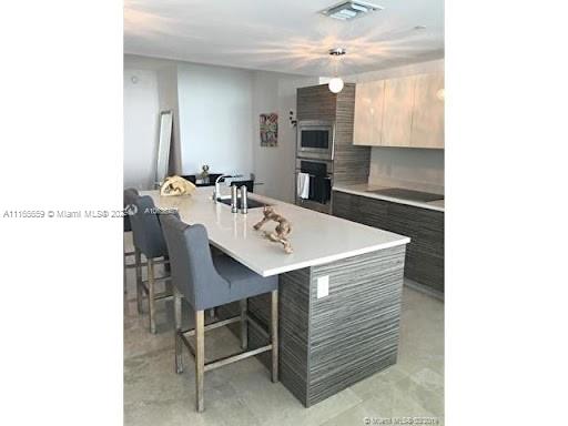 ICON BAY CONDO - Residential