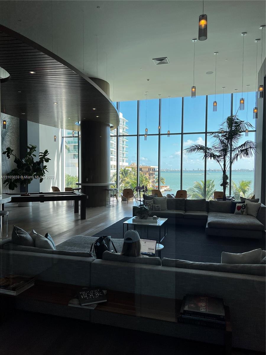 ICON BAY CONDO - Residential
