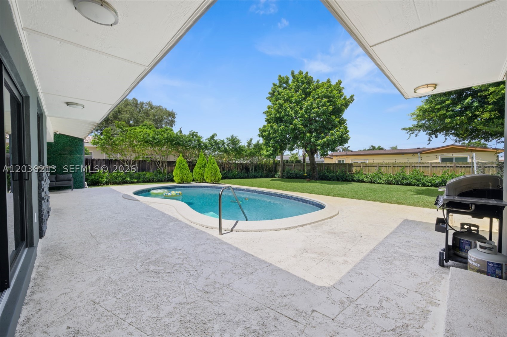 SKY LAKE - Residential Lease