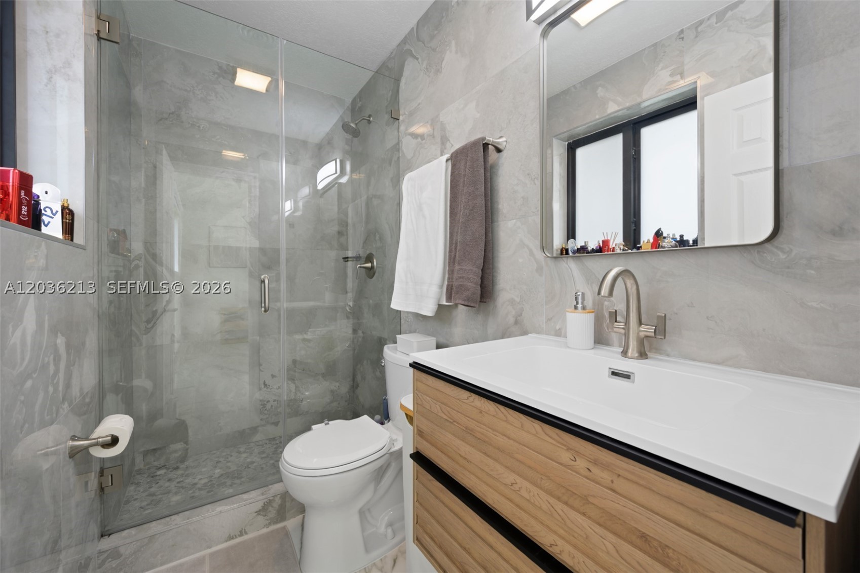 SKY LAKE - Residential Lease