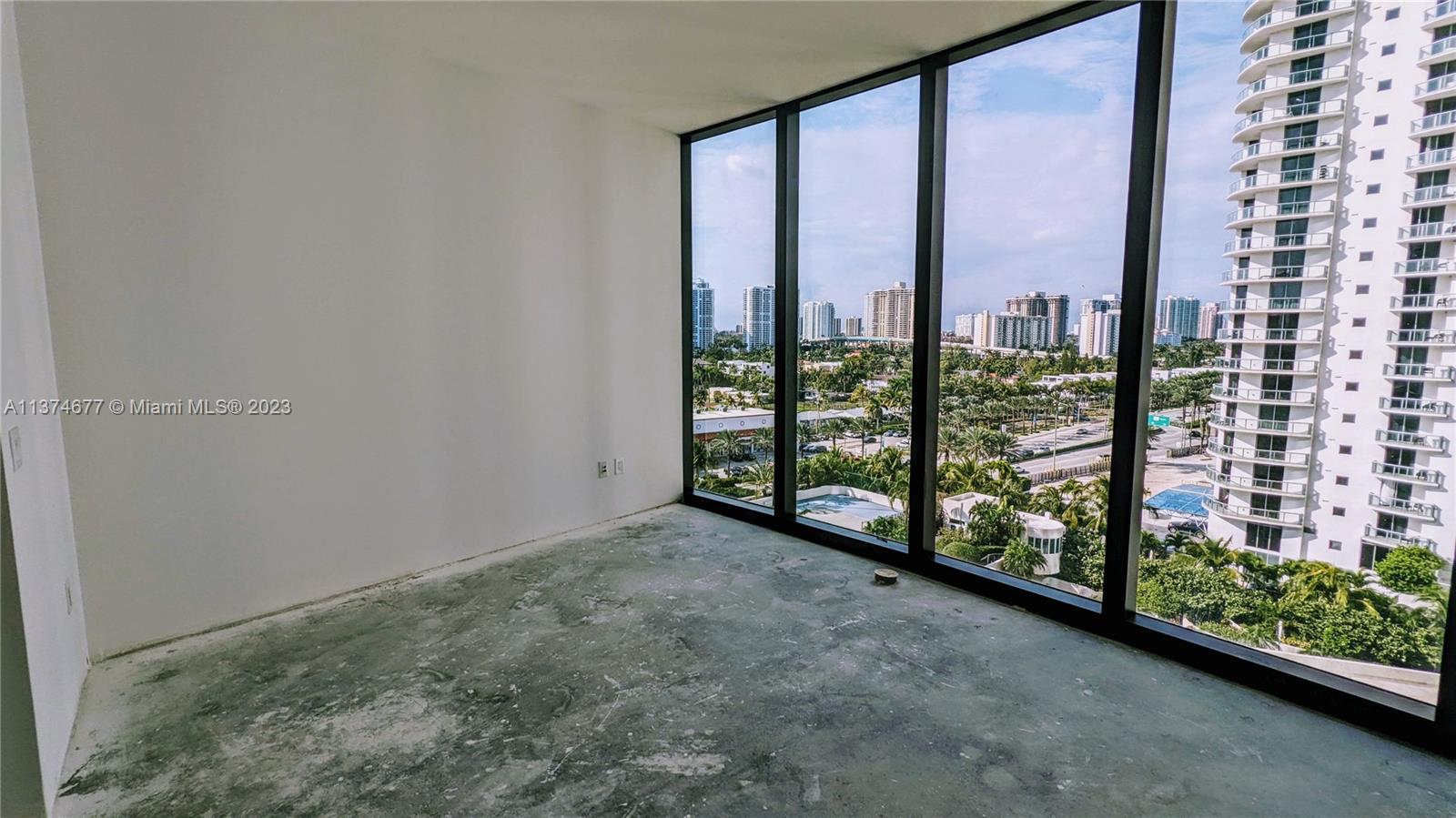 18555 COLLINS AVENUE COND - Residential