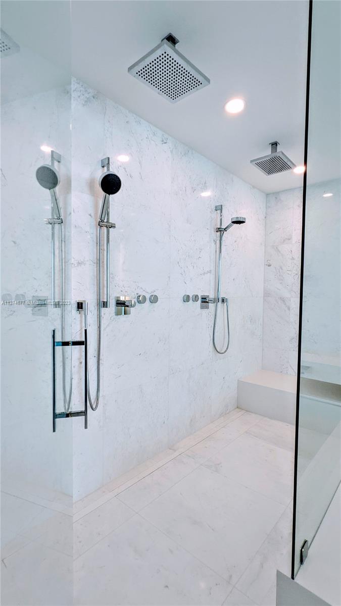 18555 COLLINS AVENUE COND - Residential