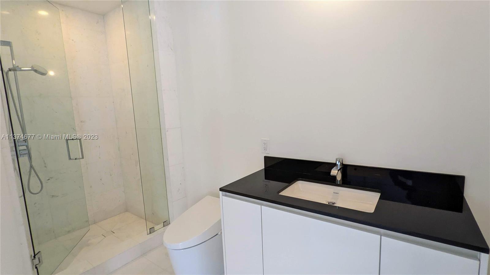 18555 COLLINS AVENUE COND - Residential