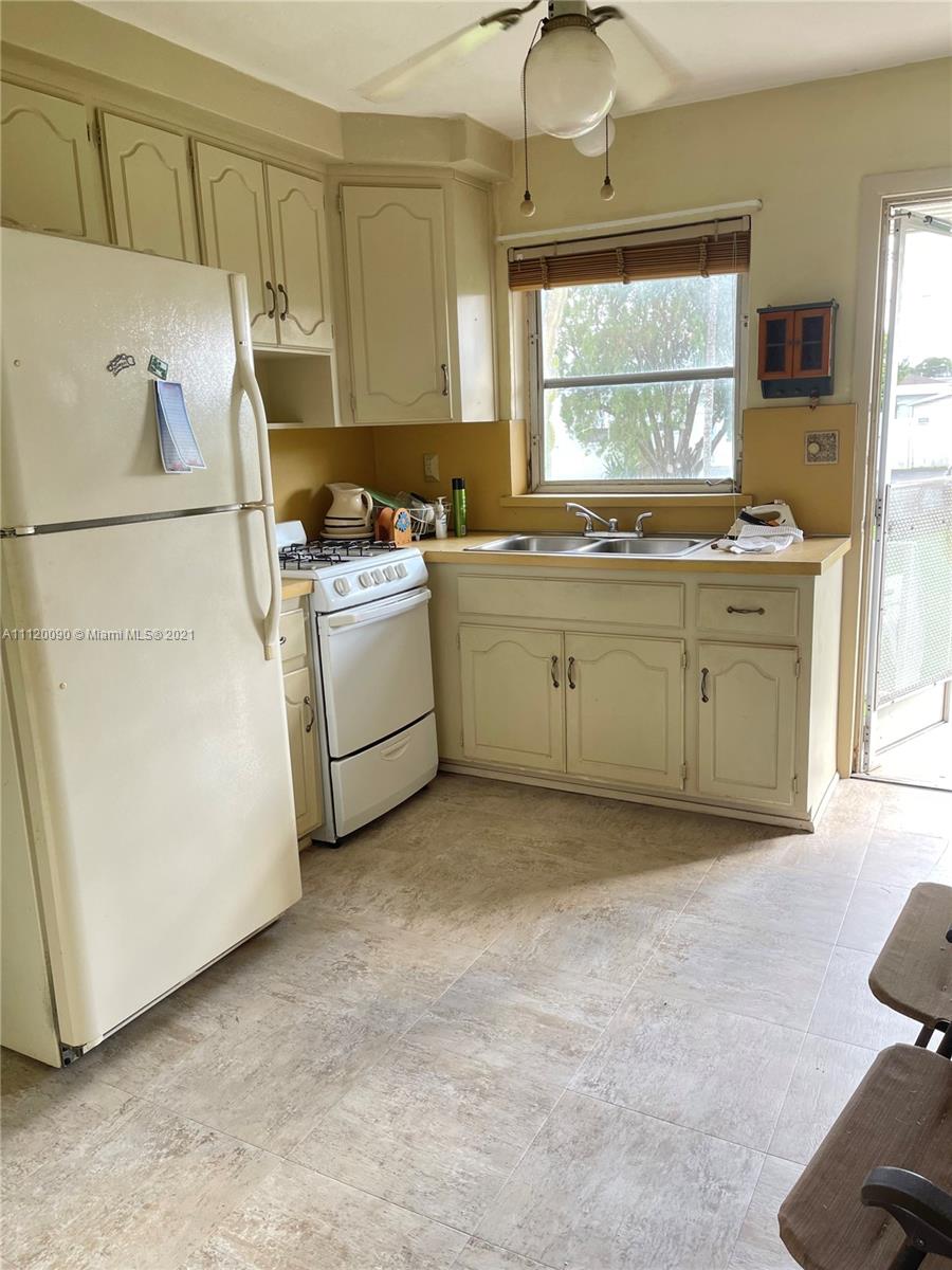 HOLLYWOOD SOUTH SIDE ADD - Residential Income