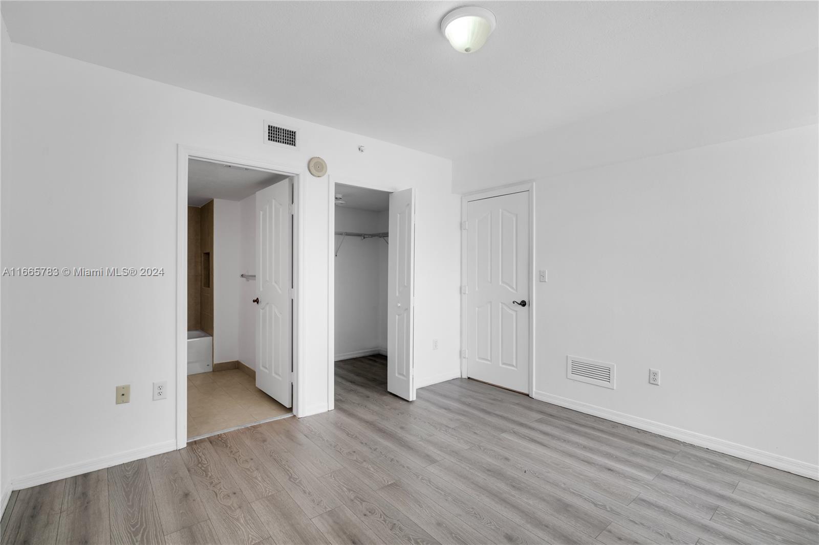 DIAMOND TOWER CONDO - Residential