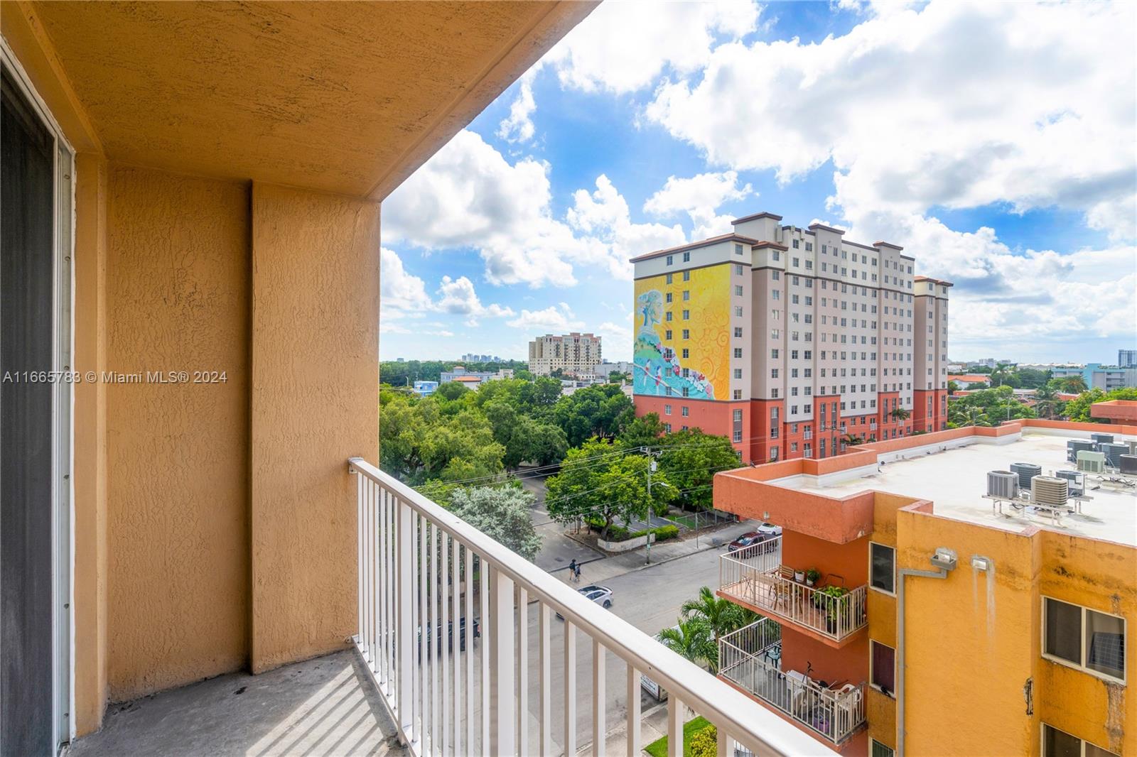 DIAMOND TOWER CONDO - Residential