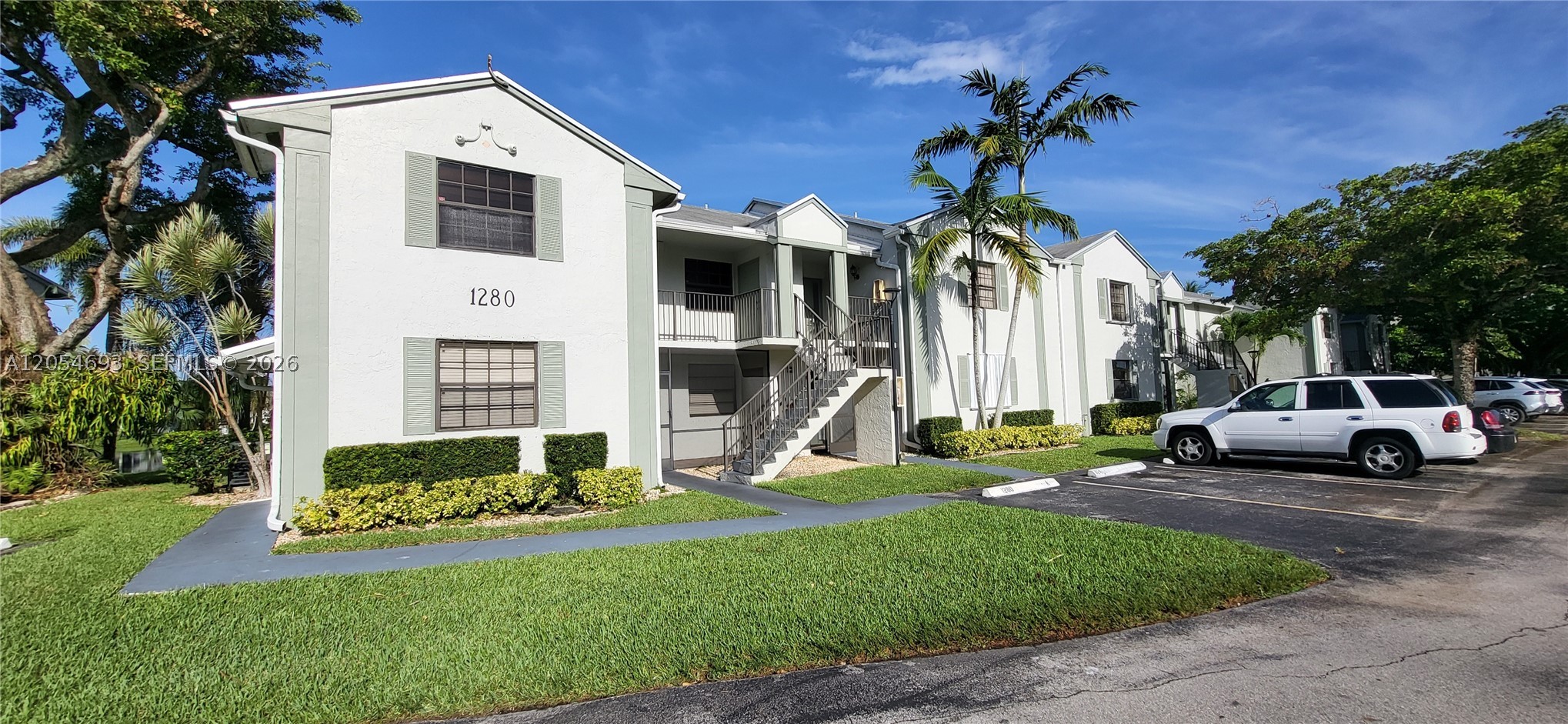 LAKESHORE CONDO #9 - Residential