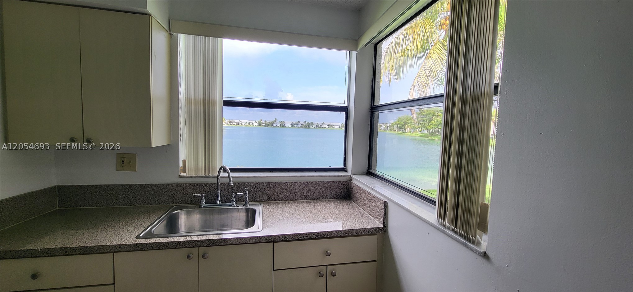 LAKESHORE CONDO #9 - Residential