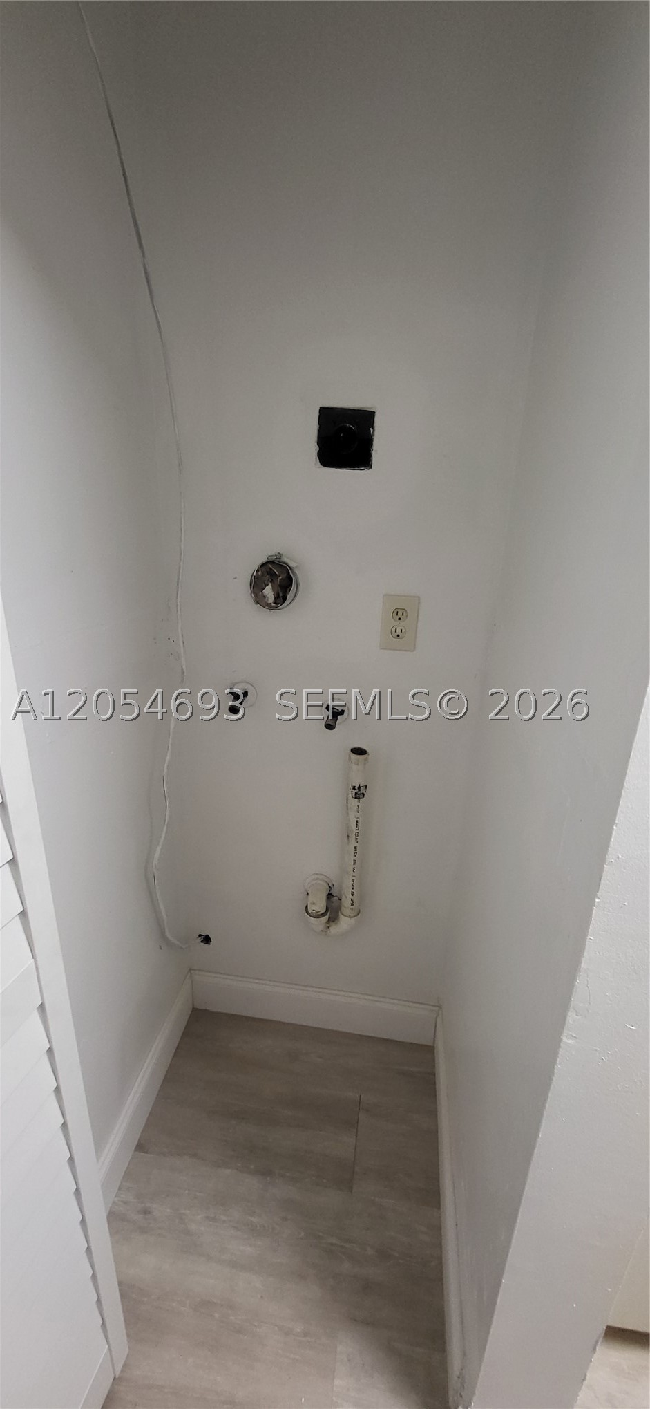 LAKESHORE CONDO #9 - Residential