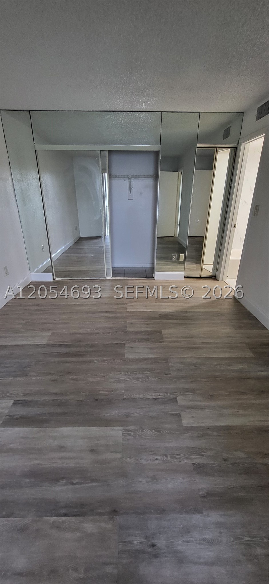 LAKESHORE CONDO #9 - Residential
