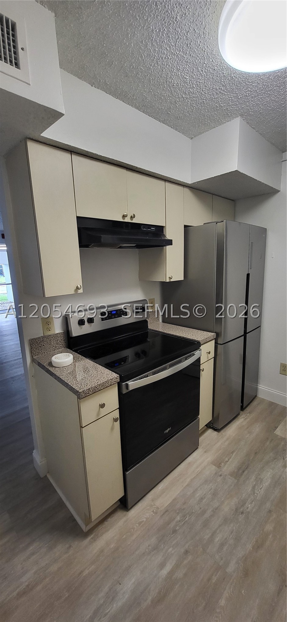 LAKESHORE CONDO #9 - Residential