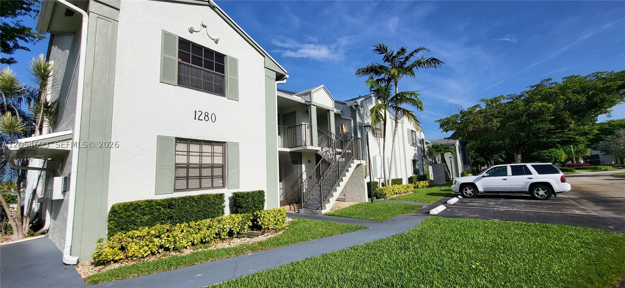 LAKESHORE CONDO #9 - Residential