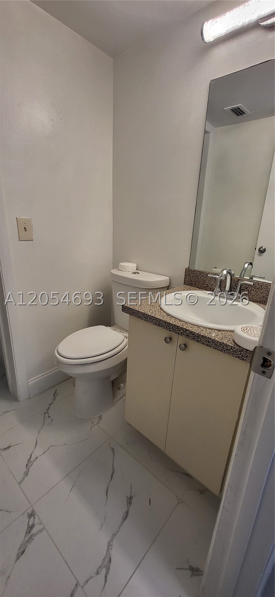 LAKESHORE CONDO #9 - Residential