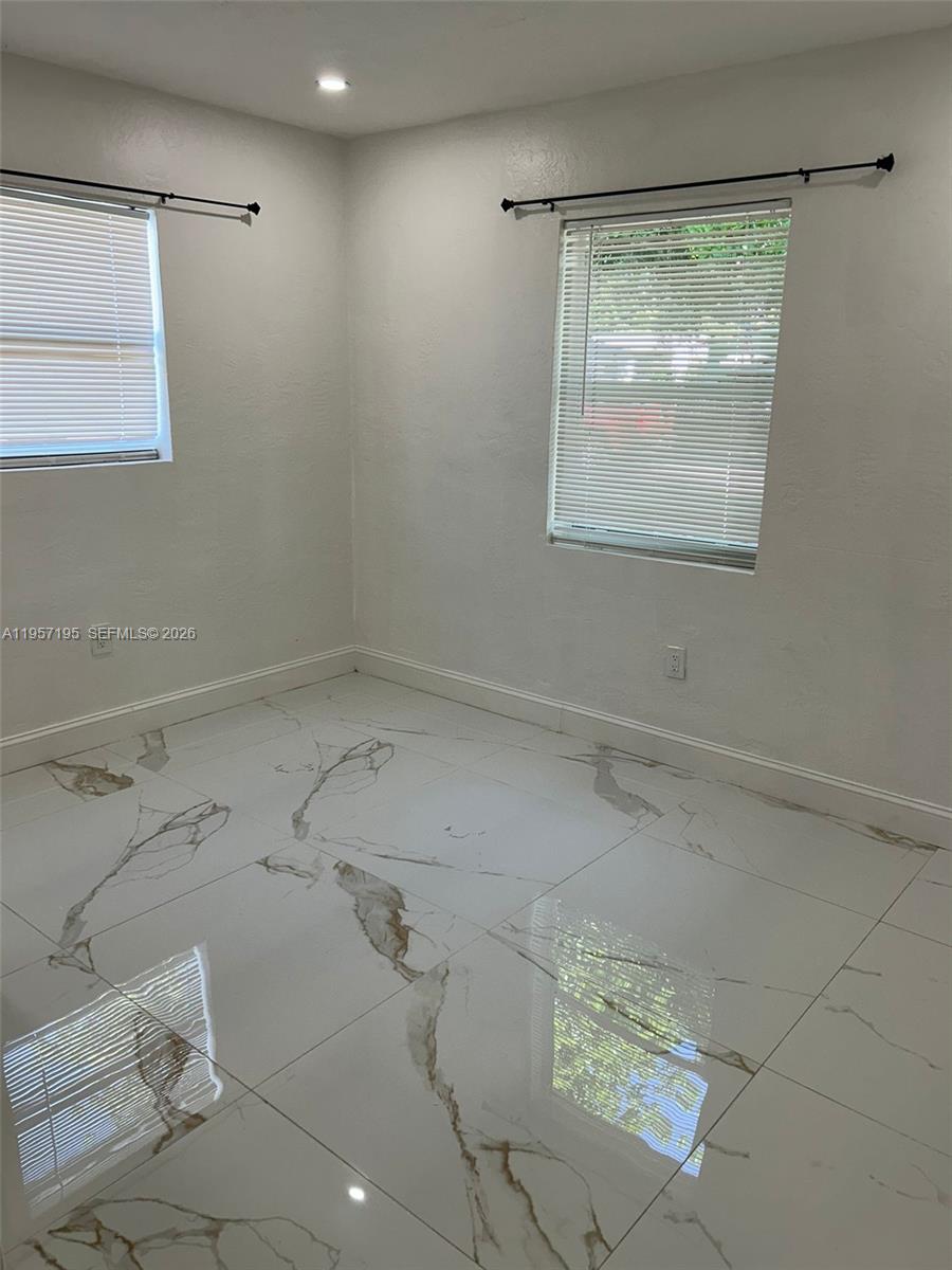 HOLLYWOOD PARK - Residential