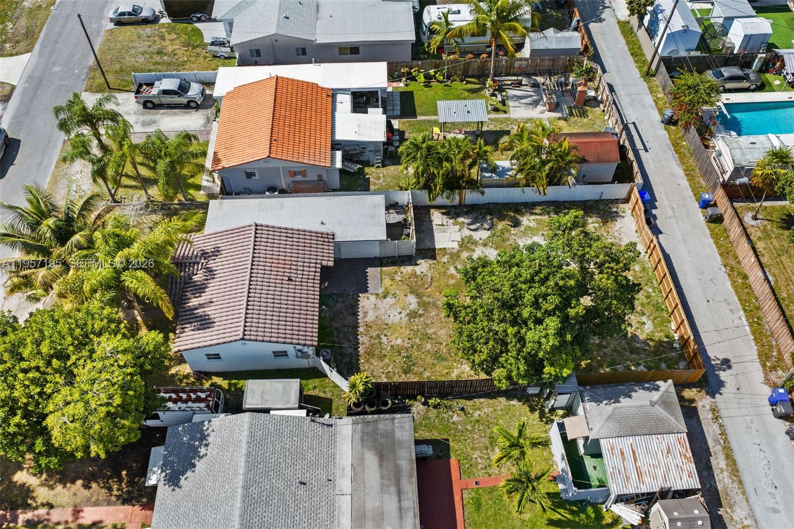 HOLLYWOOD PARK - Residential