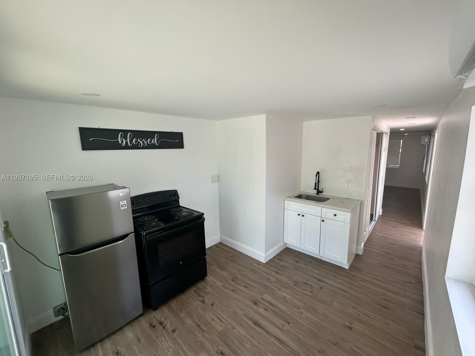 HOLLYWOOD PARK - Residential
