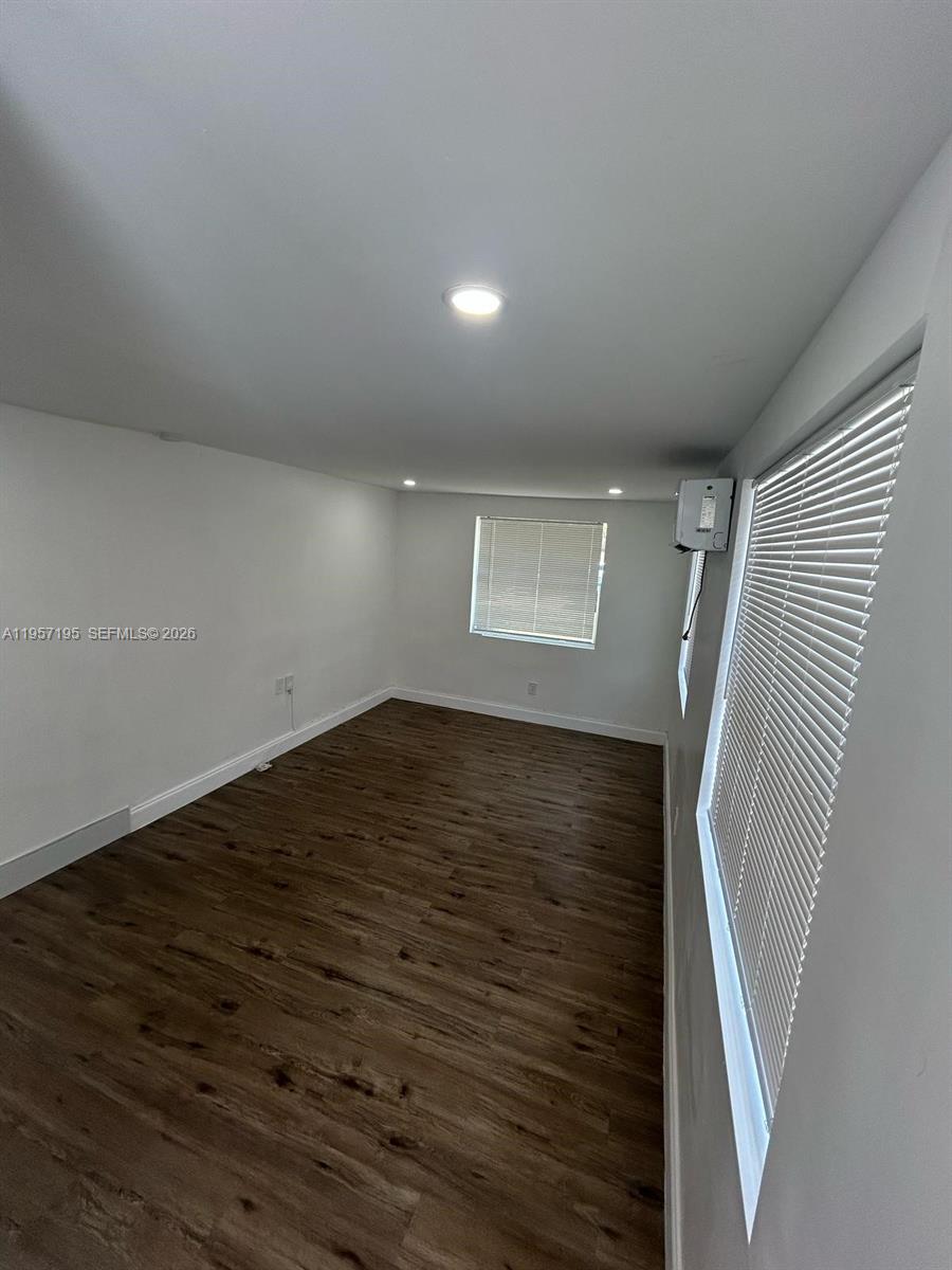 HOLLYWOOD PARK - Residential