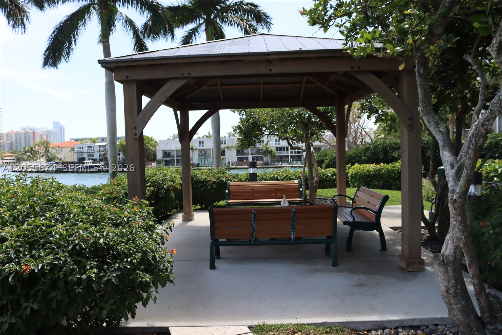 3000 ISL BLVD WILLIAMS IS - Residential
