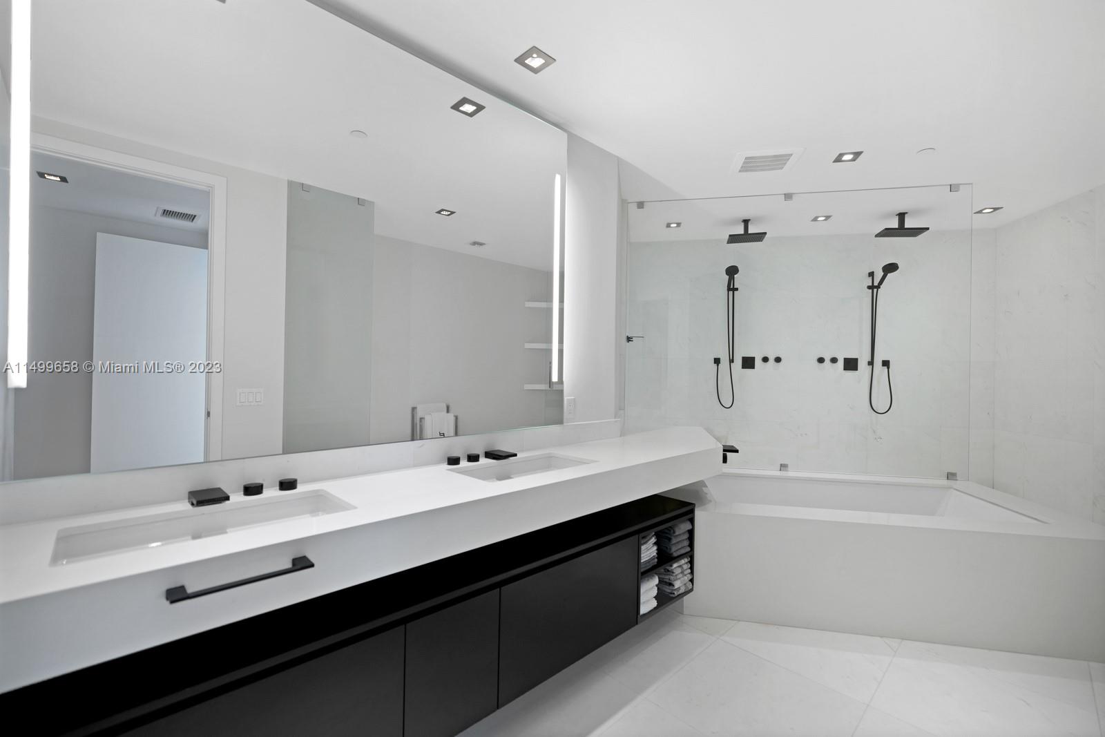 18555 COLLINS AVENUE COND - Residential