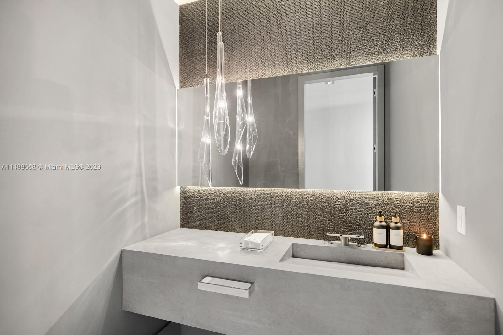 18555 COLLINS AVENUE COND - Residential