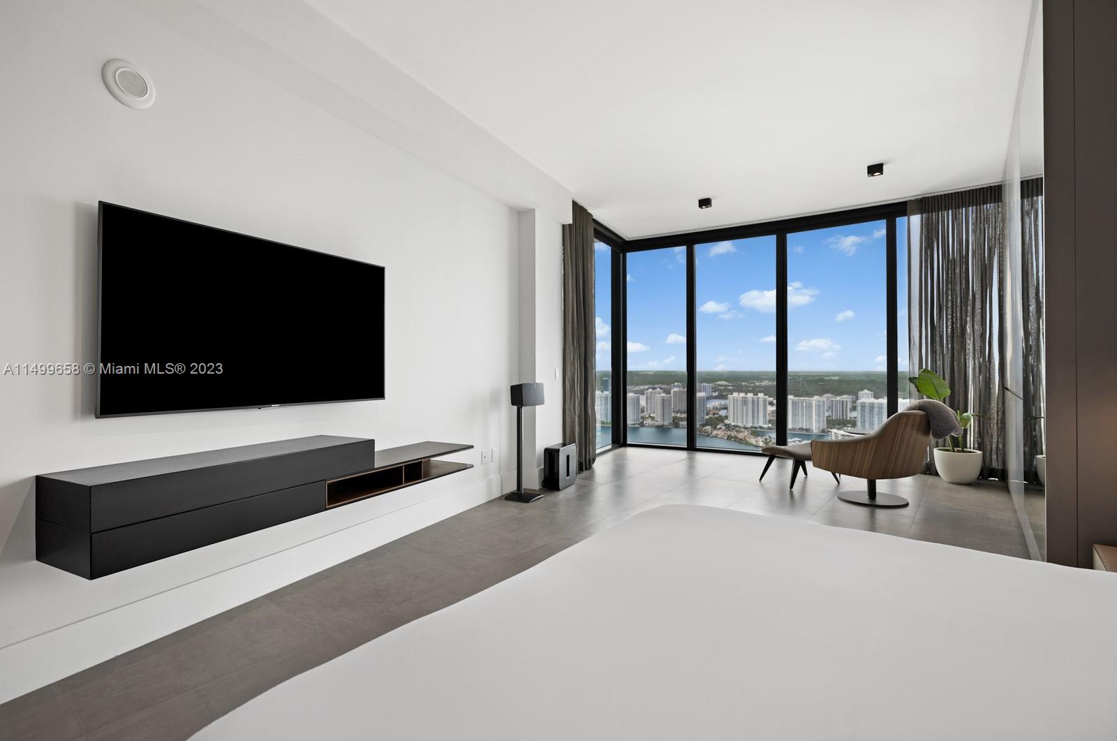18555 COLLINS AVENUE COND - Residential