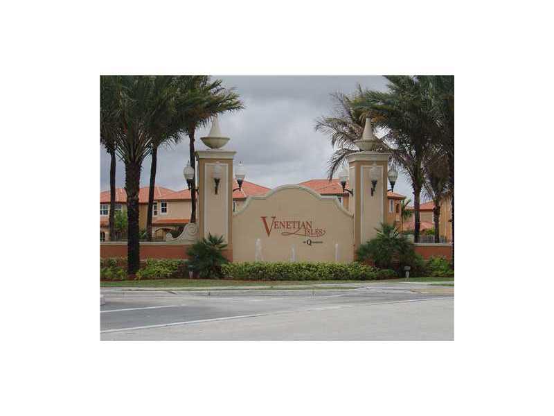Beautiful Venezia Lakes townhouse 2 beds/2 baths with a single car garage.No big vans are allowed to park in the community or commercial vehicles.