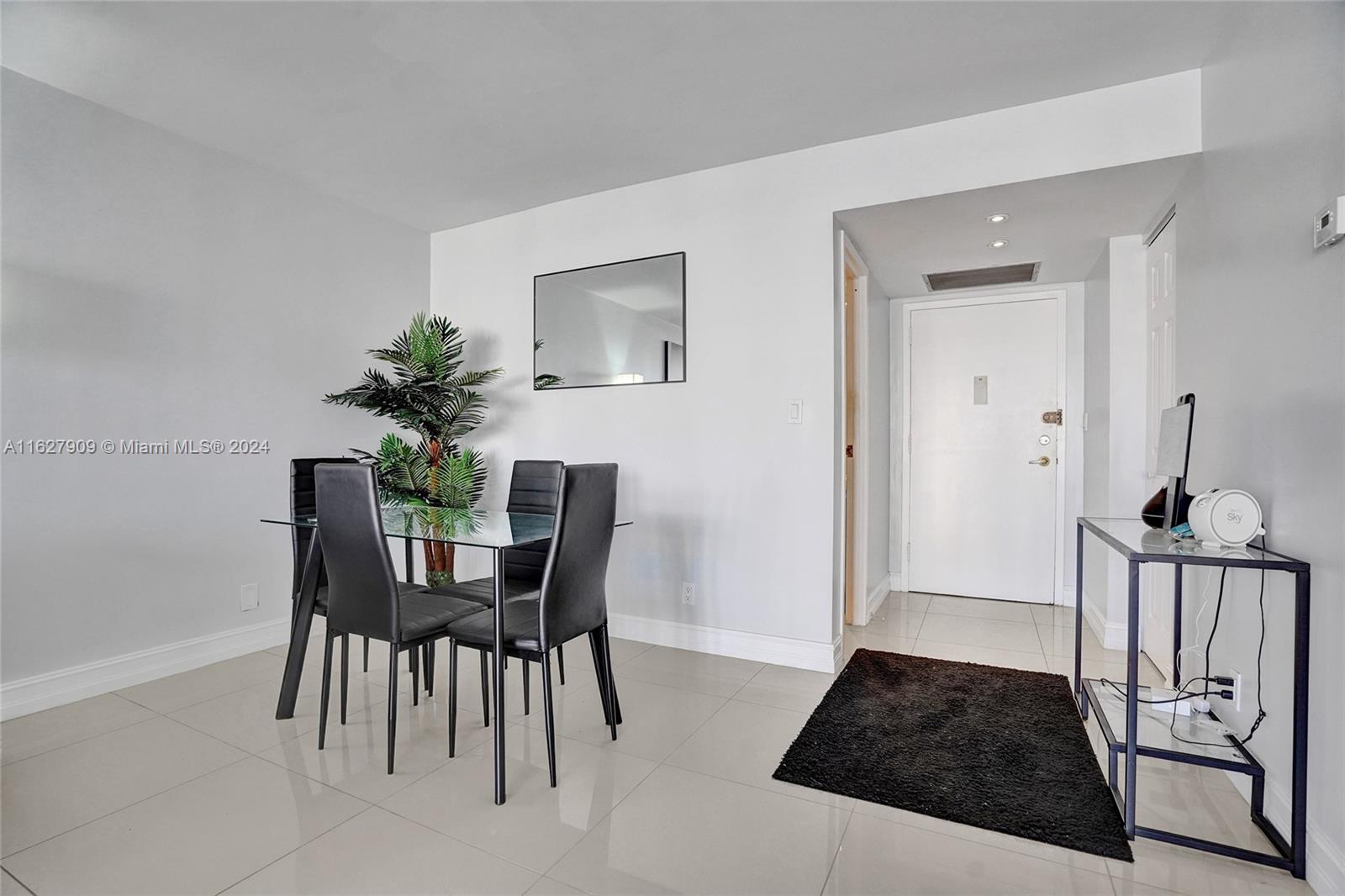 OCEANVIEW PARK CONDO - Residential Lease