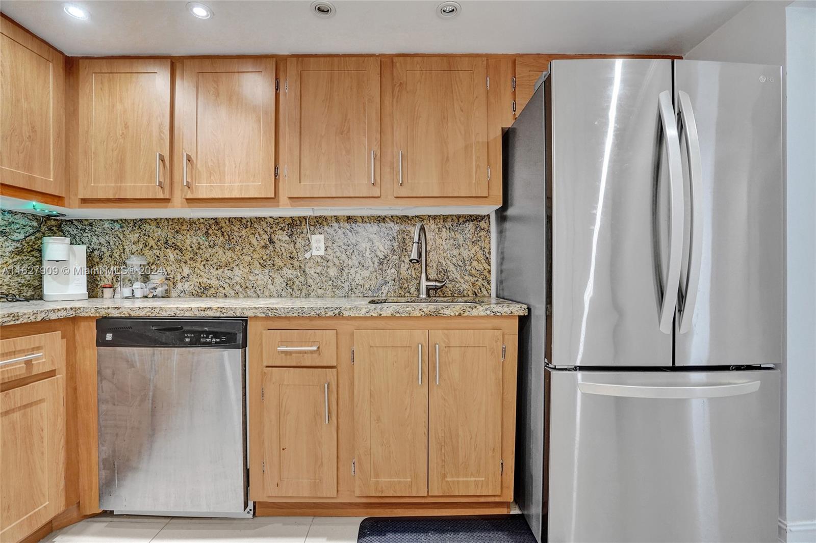 OCEANVIEW PARK CONDO - Residential Lease