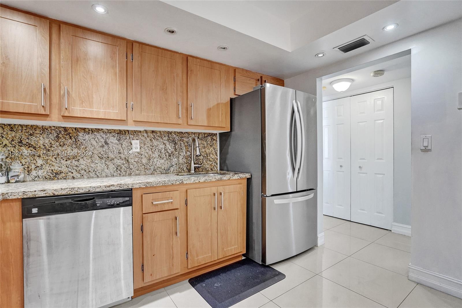 OCEANVIEW PARK CONDO - Residential Lease